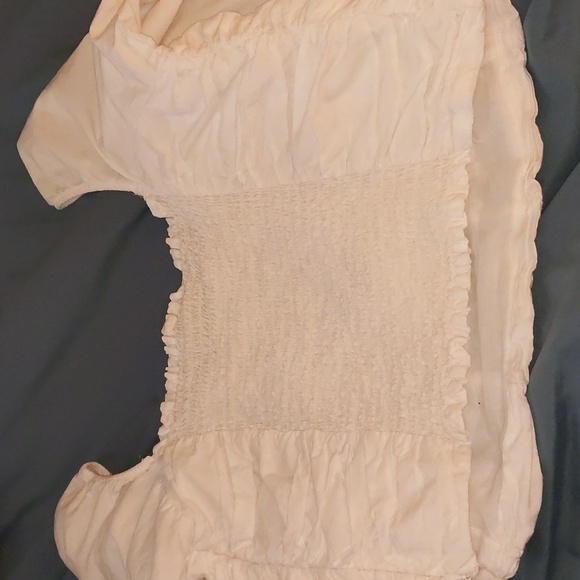 It's pink, white ruched top with elastic in back, puffy sleeves crop top size L - Picture 9 of 10